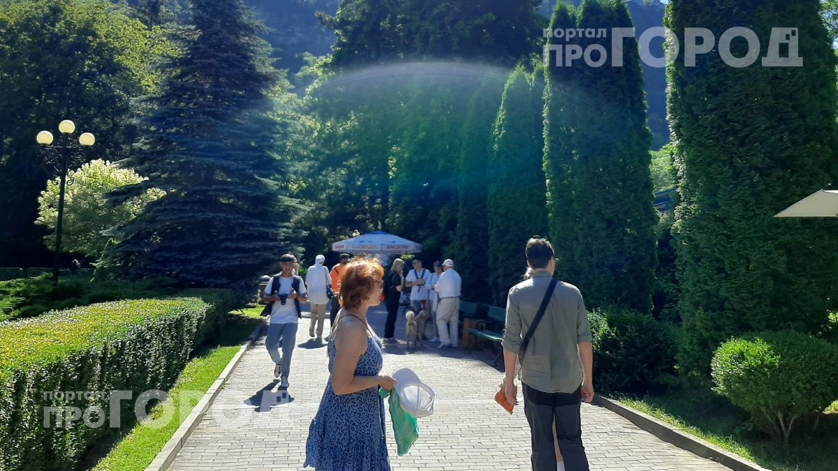 Абхазия в 2026 году стала золотой: почему туристы готовы переплачивать за отдых и где искать реальную выгоду