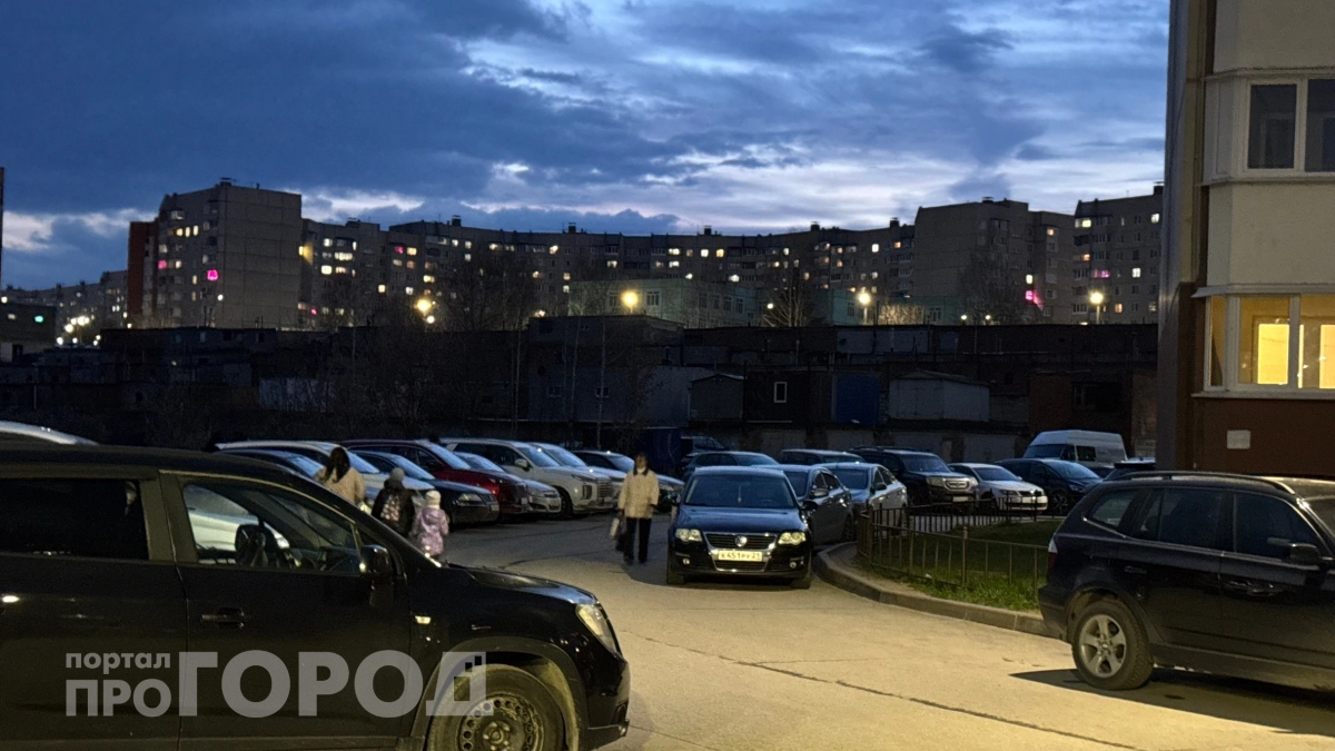 Хватит занимать место во дворе: Верховный суд объяснил почему ваш личный парковочный столбик вне закона