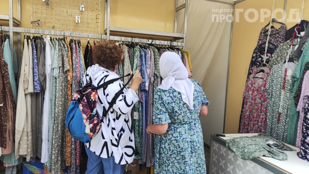 Лён больше не полнит и не выглядит мятым: пять приемов стилистов для элегантных женщин после шестидесяти