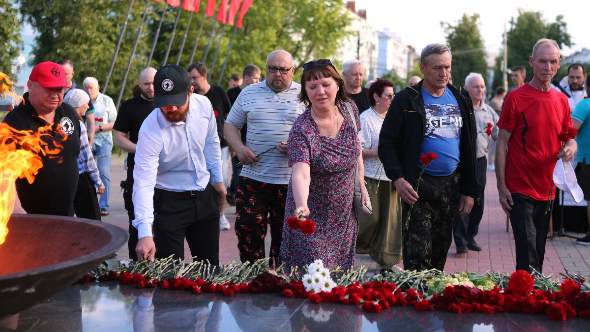 Дзержинцы почтили память погибших в ВОВ минутой молчания и молитвой