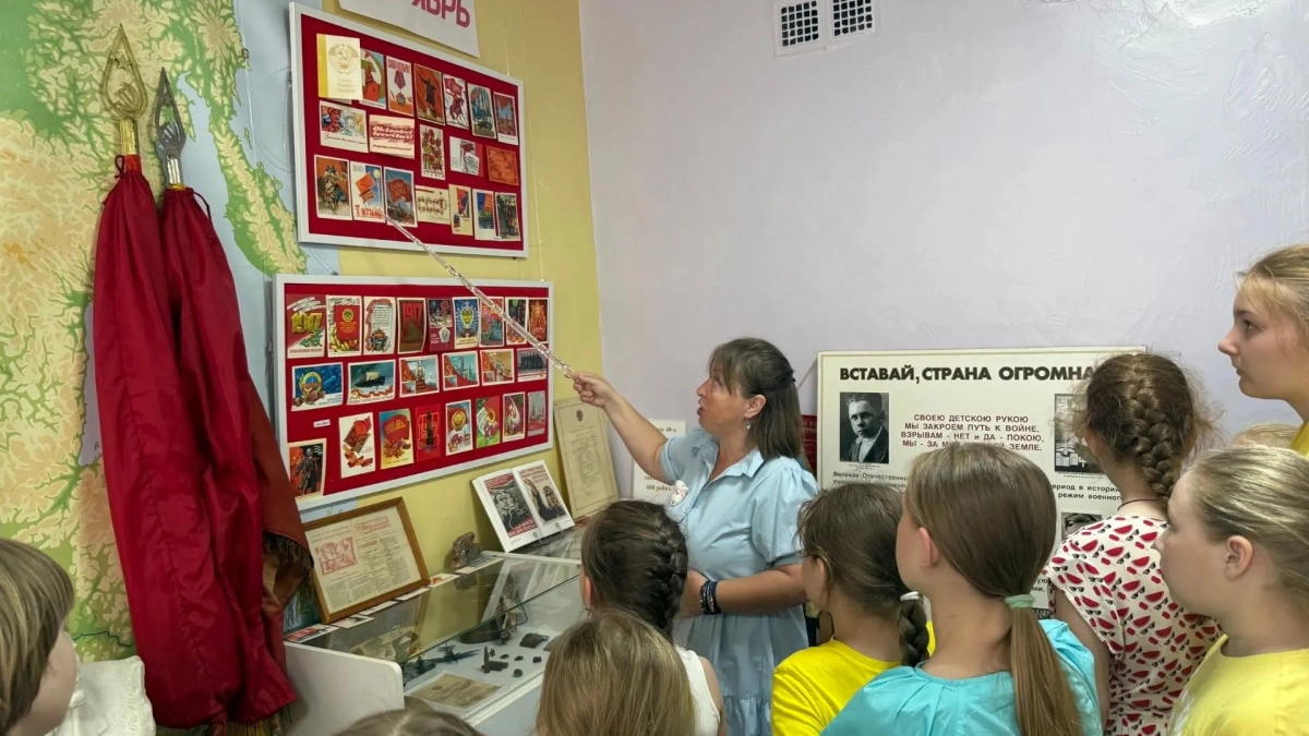 В Дзержинске открылась выставка с советскими и дореволюционными открытками
