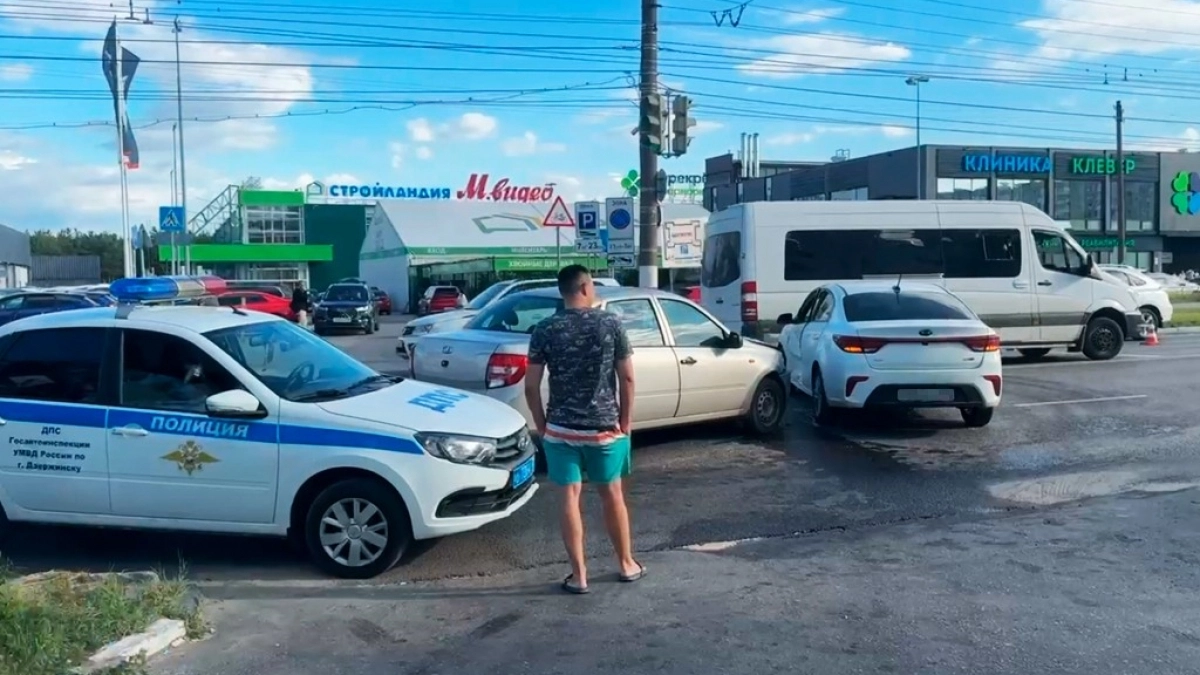 4-летняя девочка попала в больницу после жесткой аварии у Воскресенского собора  