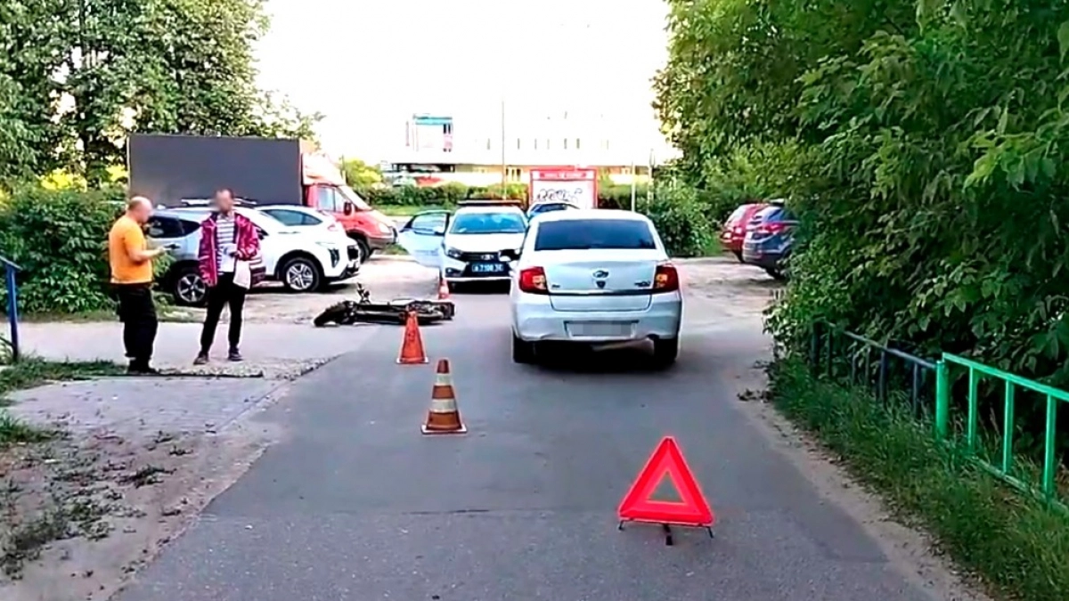 В Дзержинске электросамокатчик попал под колеса машины и получил травмы