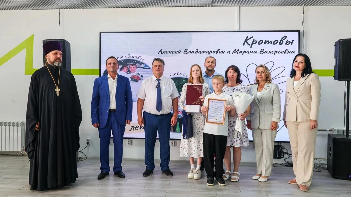 Секрет долгого счастья: в Дзержинске поздравили супругов, проживших в браке более полувека