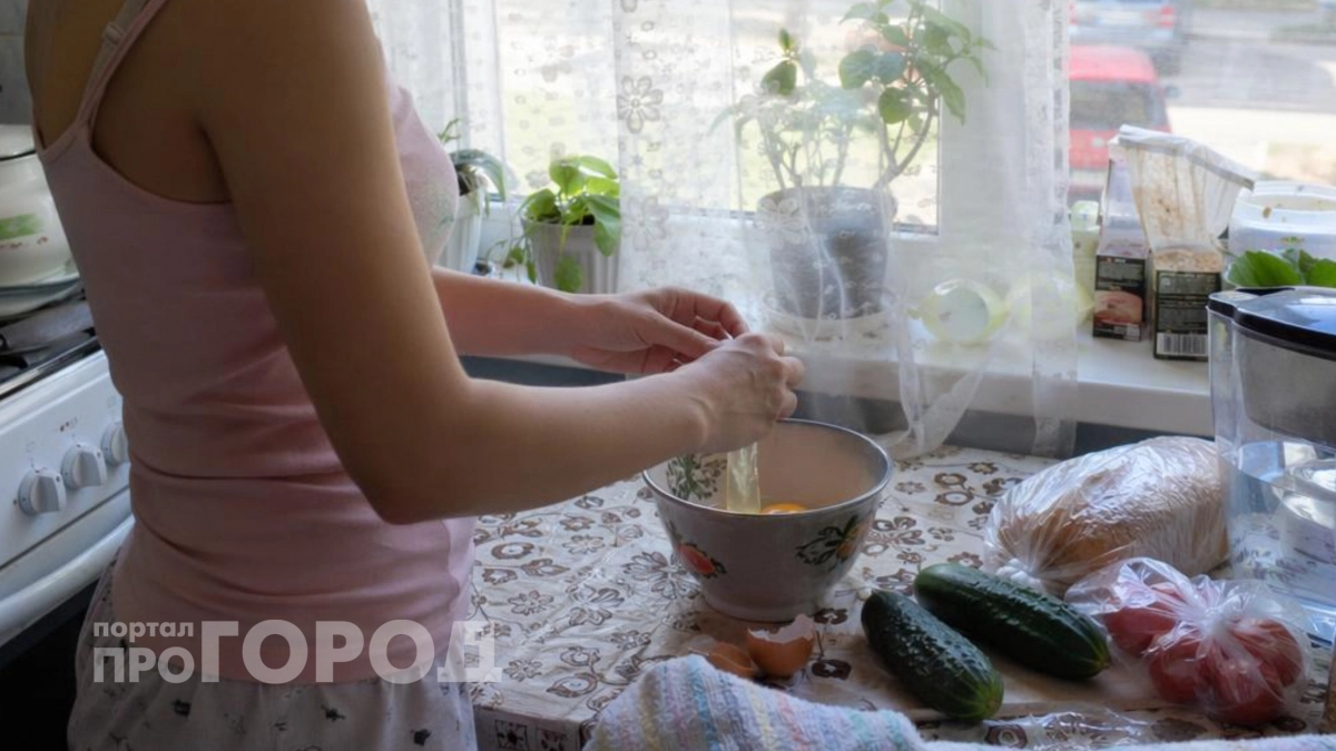 Хватит мучиться со скорлупой в тарелке: профессионалы используют этот простой трюк для идеальной глазуньи
