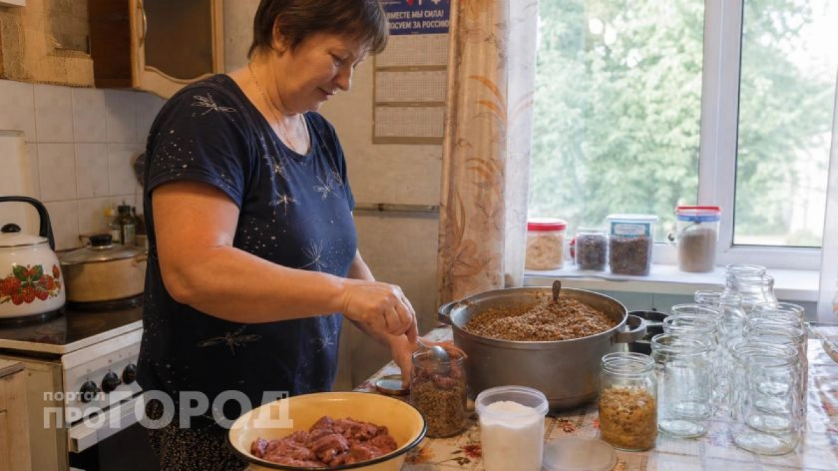 Забыла про ежедневную готовку: делаю стратегический запас сытных ужинов в банках за 20 минут своего времени