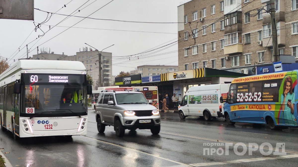 Объехал автобус на остановке — остался без прав: почему ГАИ взялась жёстко наказывать за этот манёвр