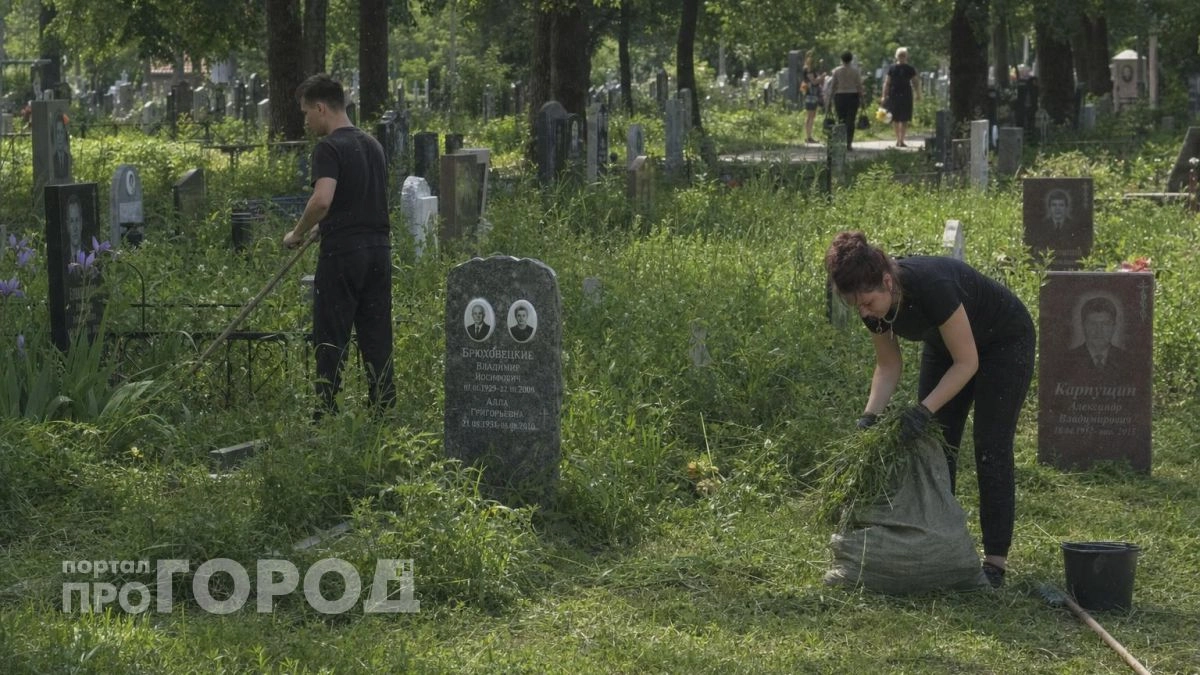Дзержинские ветераны привели в порядок воинские захоронения в селе Черное