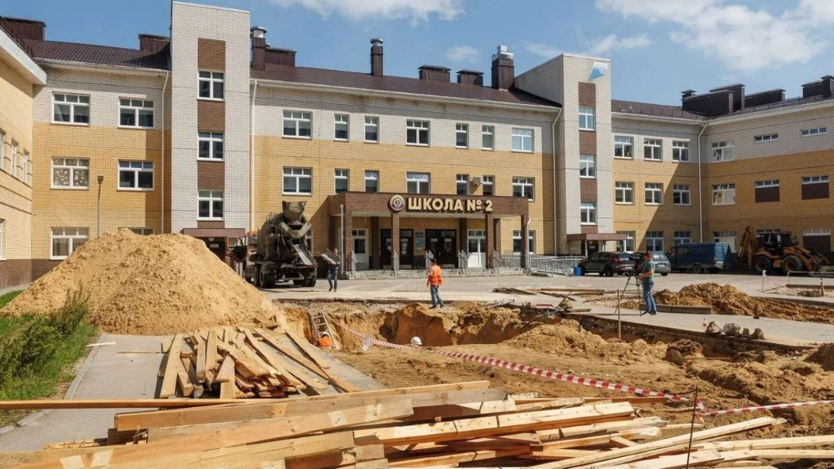 В Дзержинске начали строить мемориал у школы № 2