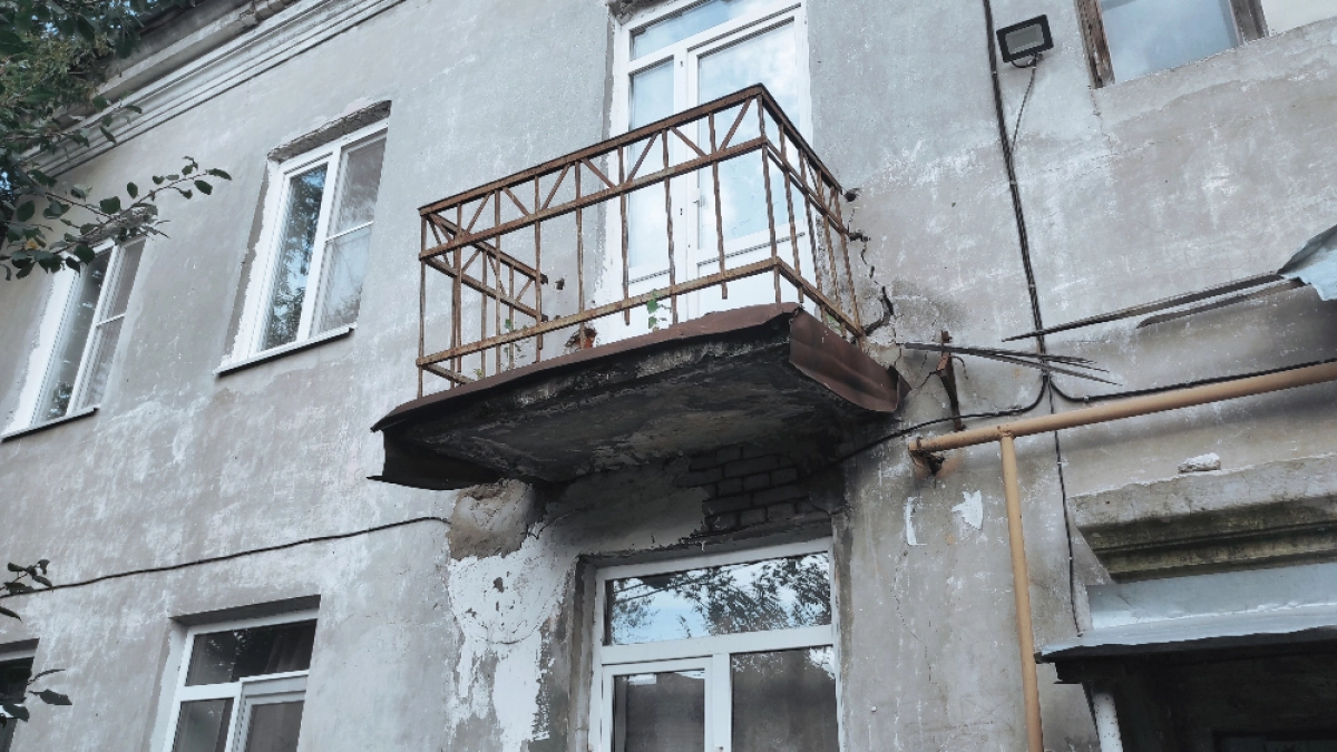 Балконы дома на улице Индустриальной в Дзержинске признали опасными