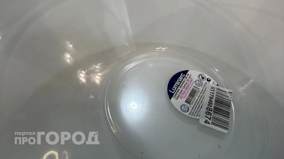 Больше никаких следов от этикеток на тарелках: копеечное средство уберет липкий слой за одну секунду