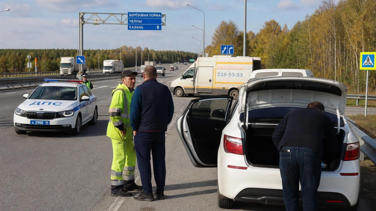 Под Дзержинском фура съехала в кювет на трассе М-7 у Северного