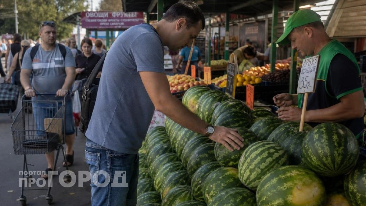 Больше не выбираю арбузы наугад: вот 3 простых приема от опытного агронома для поиска самой сладкой ягоды