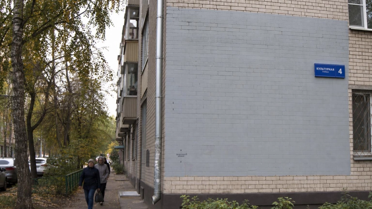 В Дзержинске полностью закрасили мурал Ильи Спиченкова на доме по Клюквина