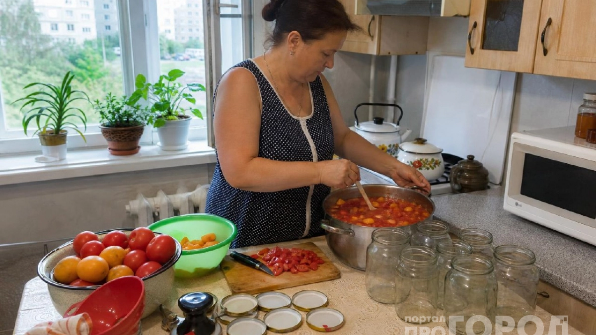 2 кг помидоров и 500 г абрикосов: варю солнечный соус к мясу — густой без крахмала и вкуснее кетчупа