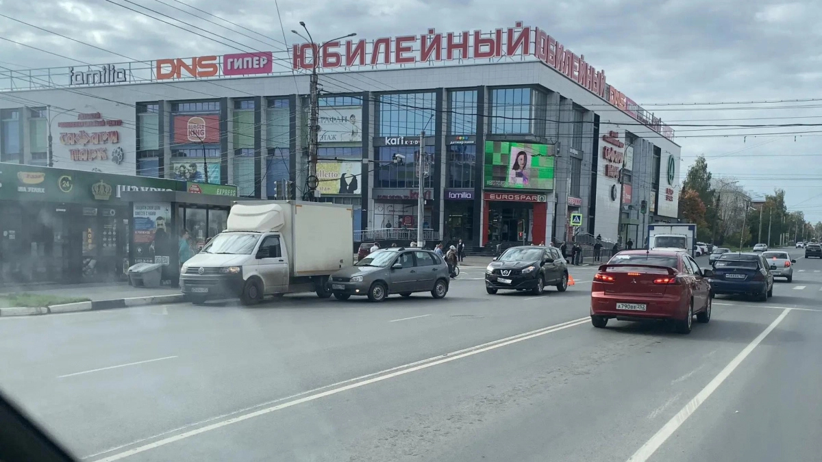 Авария на перекрестке Чкалова и Чапаева парализовала движение к БСМП в Дзержинске
