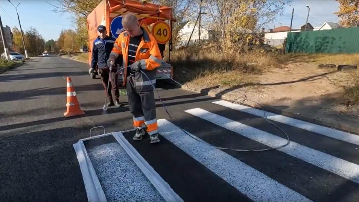 В Дзержинске вывели на дороги разметочную машину "Шмель" с лазерным наведением