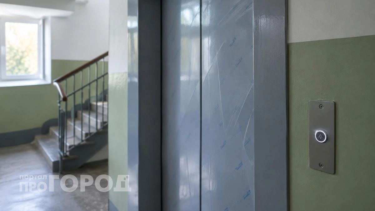 В Дзержинске пенсионеры три года ходят пешком на 10-й этаж из-за сломанных лифтов