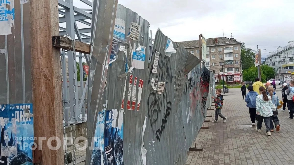 Дзержинцы призвали очистить площадь у универмага от павильонов и вернуть фонтаны