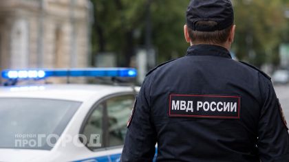 В Дзержинске мужчина повредил дверь квартиры и угрожал соседу убийством