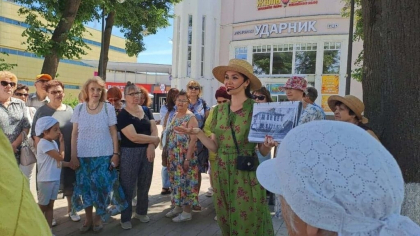 Дзержинцев пригласили на экскурсию "Площадь девяти профессий"
