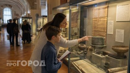 Старопечатные книги и ритуальные реликвии выставили в музее Дзержинска